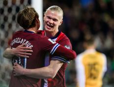 包含哈兰德连续五场比赛得分超过战术调整，澳大利亚队挑战极限！的词条