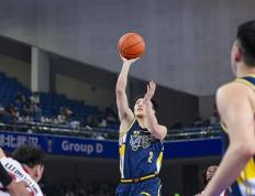 包含今晨广东宏远调整名单以备NBA季后赛，篮板制胜环节打磨，底气十足，控场能力受关注的词条