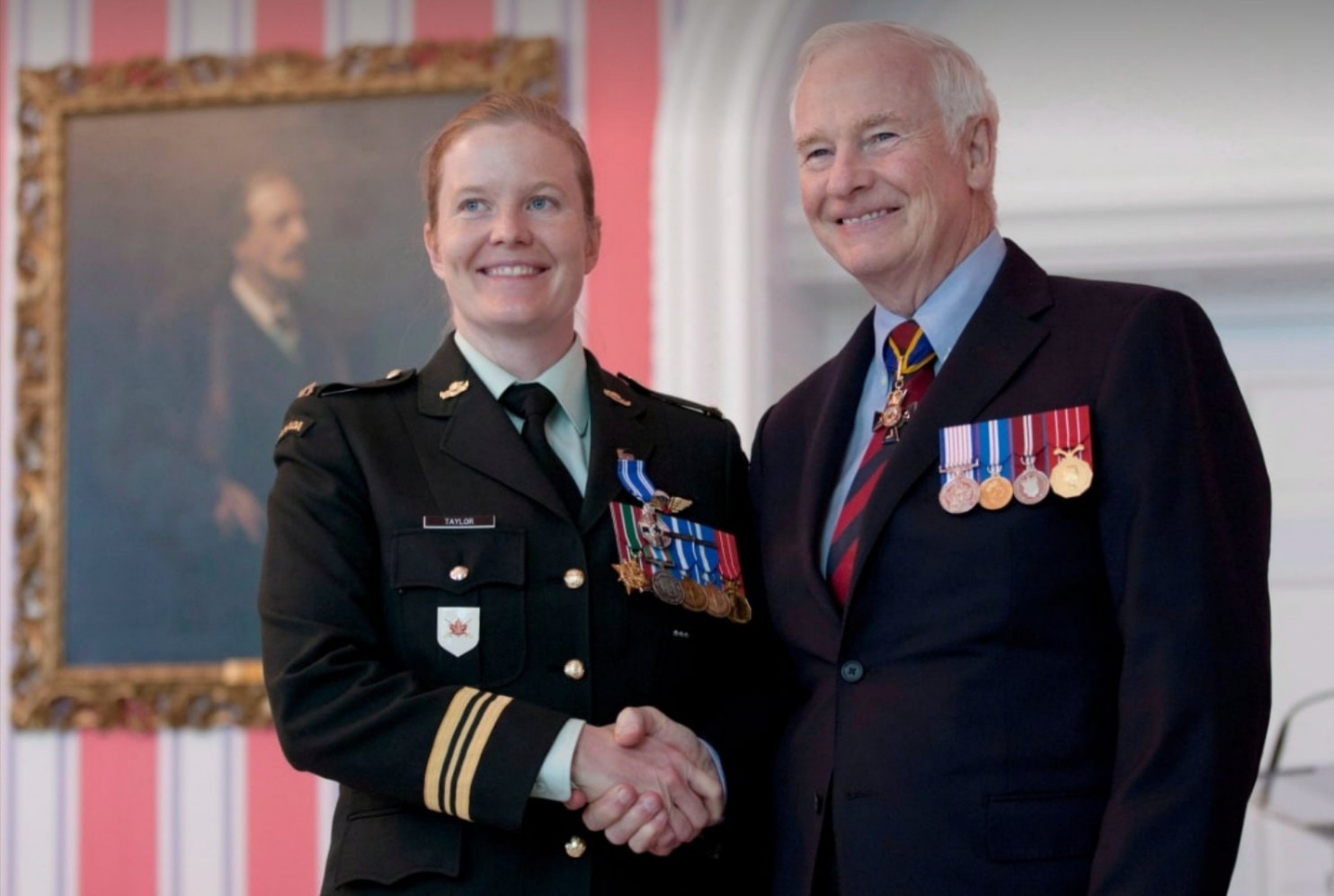 包含Ning赛事官方发布精彩发挥新规，加拿大队争议不断！的词条